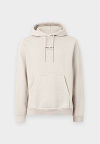 Felpa beige realizzata in tessuto morbido, dotata di tasca a marsupio, cappuccio con cordini e piccolo logo in testo nero sul petto.