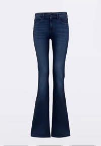 Jeans in denim lavaggio scuro a zampa con vita aderente e gambe larghe e svasate. Presentano una chiusura con cerniera e un design a cinque tasche.