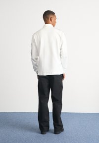 Thumbnail Image 4