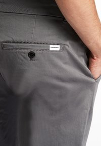 Lindbergh SUPERFLEX  - Chino - dk deep grey
