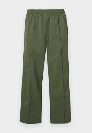 Groene, lichte, wijd uitlopende broek met een elastische tailleband en zijzakken. Soepele textuur met een losse pasvorm, ontworpen voor comfort.