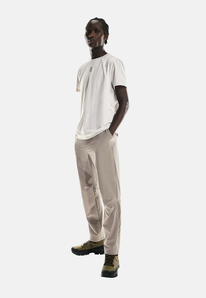 Pantalones montañeros largos