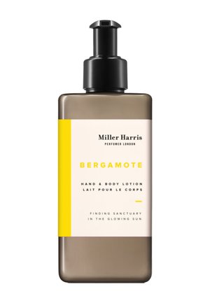 Pumpflasche der Miller Harris Bergamote Hand- und Körperlotion mit beigem und gelbem Etikett, Text auf Englisch und Französisch.