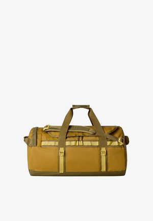 Bolsa de viaje en nailon verde oliva y amarillo mostaza. Cuenta con asas dobles, correas ajustables, compartimentos con cremallera y base reforzada.