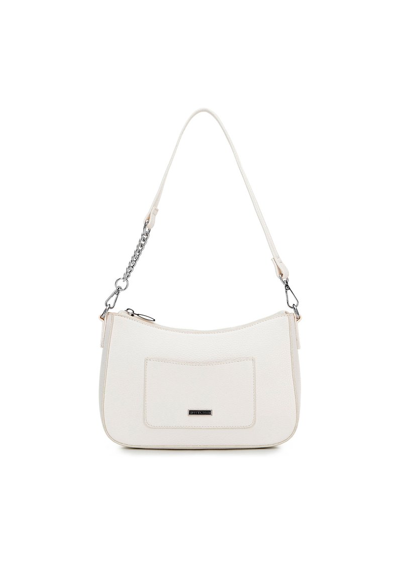 Borsa bianca strutturata con forma curva, dotata di tasca frontale e di una tracolla che combina elementi in pelle e in catena metallica.