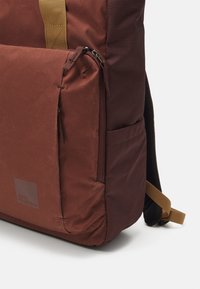 Jack Wolfskin HOELLENBERG - Zaino - dark mahogany