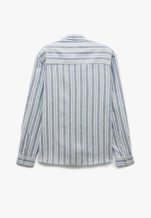 Koszula z długim rękawem, zapinana na guziki, wykonana z lekkiego materiału, z pionowymi niebieskimi i białymi paskami, prostym dołem i detalami na mankietach.