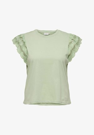 Hele roheline varrukateta top, millel on õlgadel lainelise pitsilise servaga detail ja ümar kaelus.
