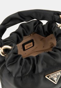 Guess TWILLER - Handtasche - schwarz