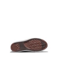 Potplat crne i smeđe Converse tenisice prikazan odozdo, s teksturiranim gaznim slojem i logotipom marke u središnjem luku.