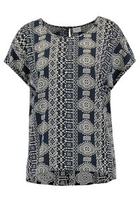 Tmavě modrý top s krátkým rukávem s propracovaným bílým vzorem, kulatým výstřihem a detailem ve tvaru klíčové dírky na zadní straně. Lehká tkanina.