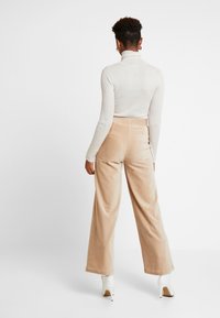 Vero Moda Pantaloni - camel
