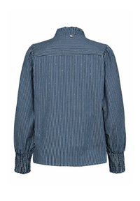 Tumši zilā svītrainā blūze ar baltām vertikālām līnijām, ar augstu apkakli, savilktām garajām piedurknēm un tekstūru.