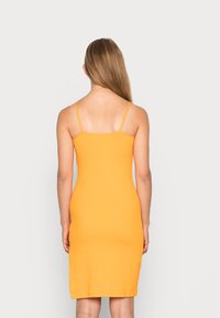 Even&Odd Vestido de malha - apricot