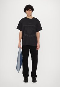 MM6 Maison Margiela Μπλουζάκι με στάμπα - washed black
