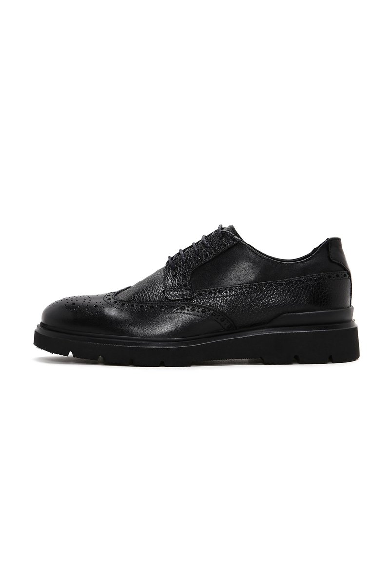 Derimod Derbies & Richelieus - black