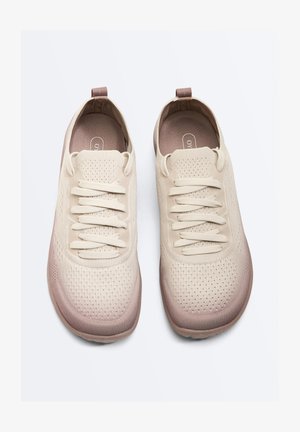 OYSHO BAREFOOT MULTI-ACTIVITY SPORT - Športni copati - mauve