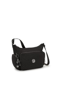 Borsa a spalla nera realizzata in tessuto texturizzato, con una tasca frontale con zip, hardware in metallo e una tracolla regolabile.