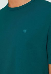 s.Oliver MIT CREWNECK LOGO-DETAIL - Základné tričko - petrol