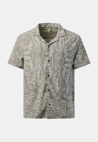 Chemise à manches courtes boutonnée avec motifs floraux et cachemire gris et blancs complexes et col décontracté.