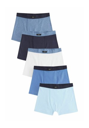 Vijf paren herenboxers in verschillende tinten blauw, marineblauw en wit, met merkbanden en gemaakt van een katoenen mengsel.