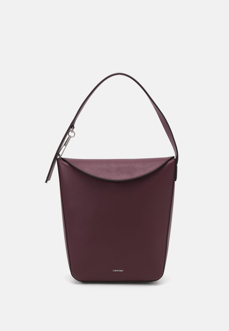 Calvin Klein SOFT SCULPT BUCKET BAG - Bolso de mano - oxblood
