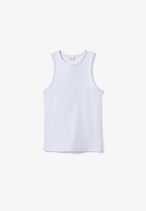 Weißes ärmelloses, geripptes Tanktop mit rundem Ausschnitt und einem kleinen Markenlabel innen am Kragen.