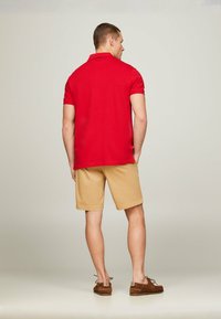 Tommy Hilfiger MONOTYPE UNDERCOLLAR  - Polo - primary red