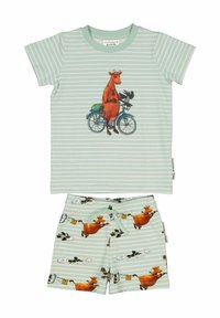 Kortärmad pyjamasuppsättning i mintgrön med randigt mönster, som har en brun ko som cyklar på tröjan och lekfulla ko-mönster på shortsen.