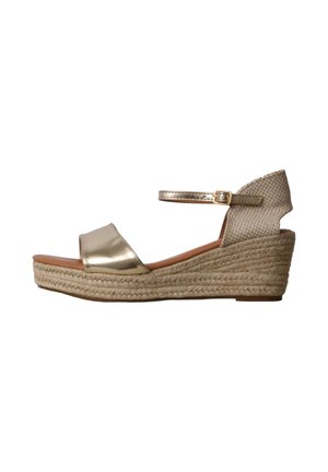 Sandale espadrille compensée avec bride avant dorée, boucle à la cheville, contrefort tressé et semelle plateforme en jute tressée.
