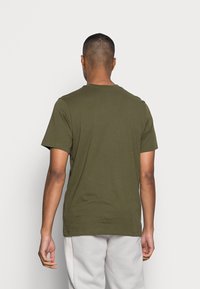 Nike Sportswear T-shirt básica - rough green