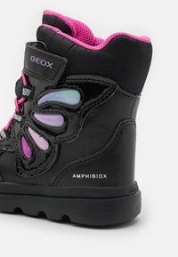 Geox WILLABOOM GIRL  - Stivaletti stringati - black/multicolor