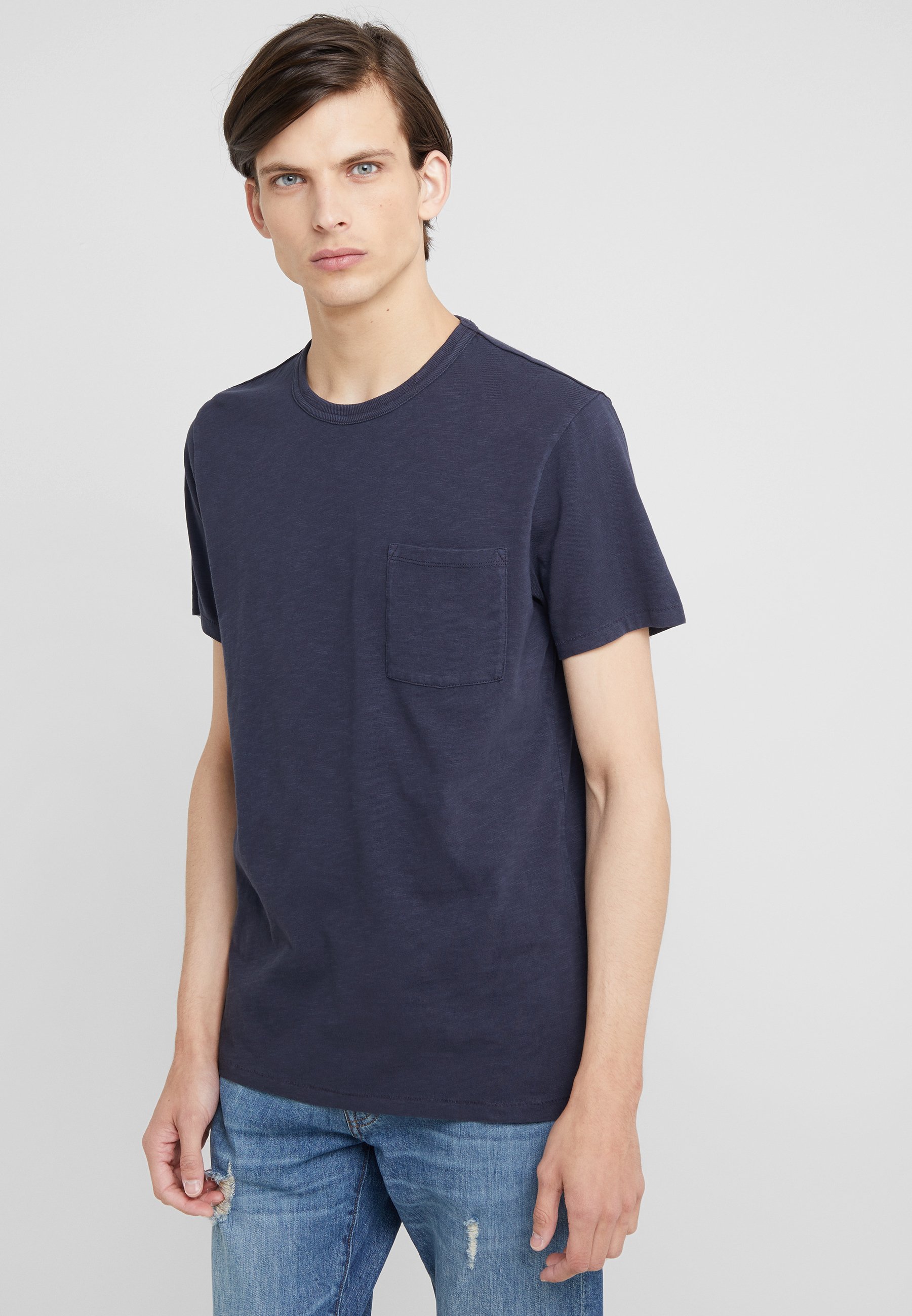 J.CREW GARMENT DYE TEE T shirts marine navy Zalando.no J.CREW GARMENT DYE TEE - T-shirts - marine navy