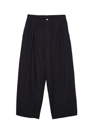 Pantalon culotte noir en polyester avec une taille élastique, deux plis avant et une silhouette ample. Pas de motifs visibles ni de détails matériels.
