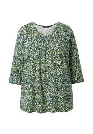 Grünes Top mit V-Ausschnitt und dreiviertellangen Ärmeln, bedruckt mit marineblauen Leopardenflecken. Hergestellt aus leichtem Stoff und mit einem plissierten Design für mehr Volumen.