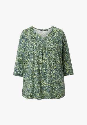 Grünes Top mit V-Ausschnitt und dreiviertellangen Ärmeln, bedruckt mit marineblauen Leopardenflecken. Hergestellt aus leichtem Stoff und mit einem plissierten Design für mehr Volumen.