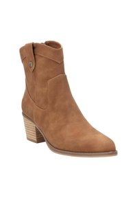 Stivale alla caviglia in suede marrone con punta affilata, zip laterale e cinturino decorativo. Presenta un tacco impilato con texture orizzontale.