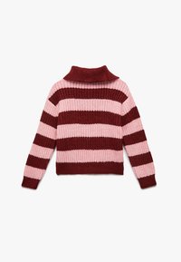 Pull en tricot à col montant, avec de larges rayures horizontales bordeaux et roses, en tissu texturé, à manches longues et à coupe décontractée.