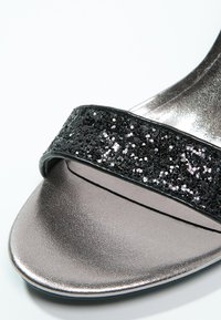 Dorothy Perkins Korolliset sandaalit - black