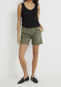 Culture Shorts - dark green