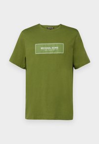 Unselected, evergreen