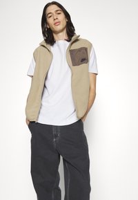 Thumbnail Image 7