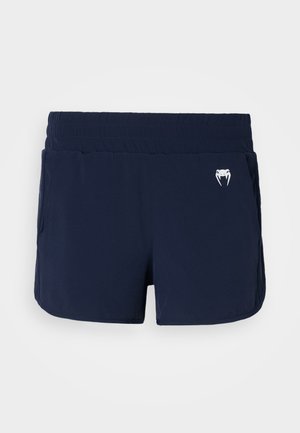 Pantaloni scurți sport bleumarin cu talie elastică și buzunare laterale, având un mic logo alb reprezentând un șarpe cu colți pe partea dreaptă din față.