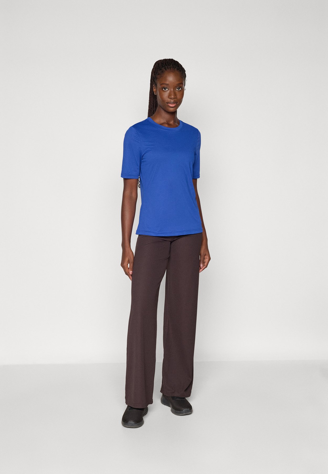 ONPJINTO ON TRAIN TEE