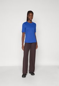 ONLY Play ONPJINTO ON TRAIN TEE - T-shirt basic - mazarine blue