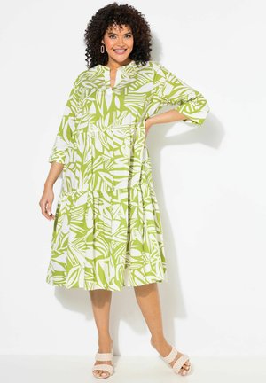 Ulla Popken ABSTRACT FOLIAGE FLOUNCE PANEL MIDI - Jurk - grass green