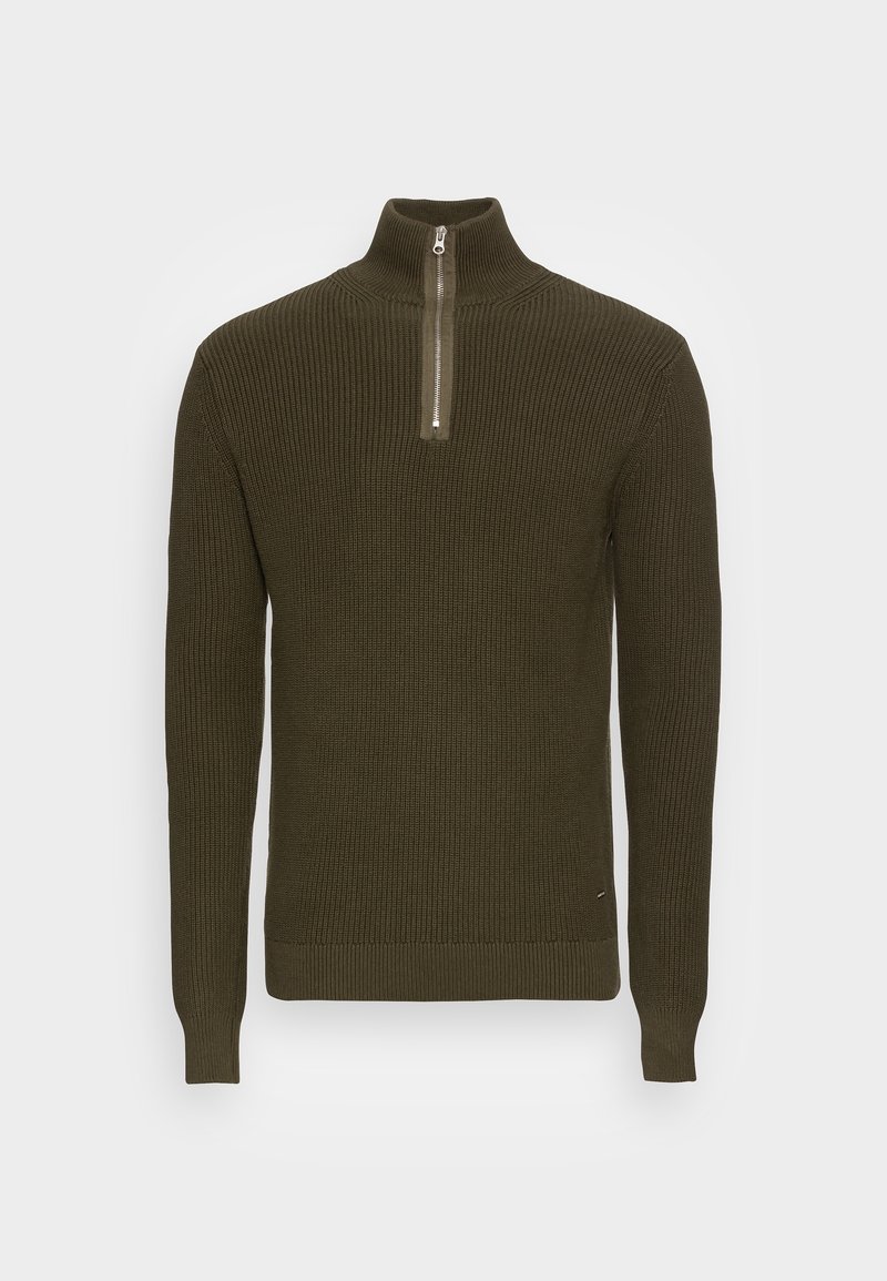 Pull en maille côtelée vert foncé avec des manches longues et une fermeture éclair à l'avant s'étendant du col jusqu'à la poitrine.