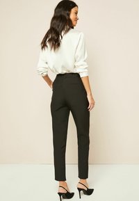 Friends Like These TAILORED ANKLE GRAZER REGULAR FIT - Auduma bikses - black