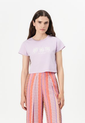 Billabong MILES AWAY CROP TEE - Tricou cu imprimeu - amethyst smoke