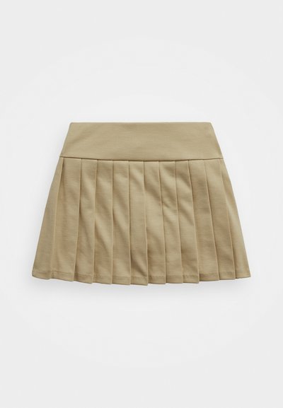 Khaki värvi mini seelik, mis on valmistatud pehmest kangast, omab sobivat vööd ja ühtlaselt jaotatud vertikaalseid voldikesi, andes struktureeritud välimuse.